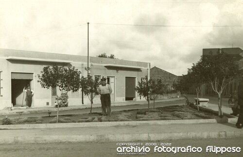 1964-cantoniere-mostra-il-proprio-lavoro-4strade-Olivarella